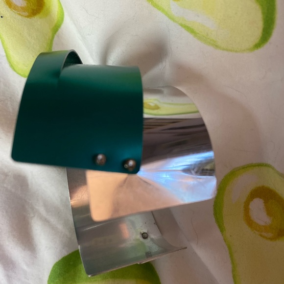 Unique green & silver bangle - Picture 6 of 6